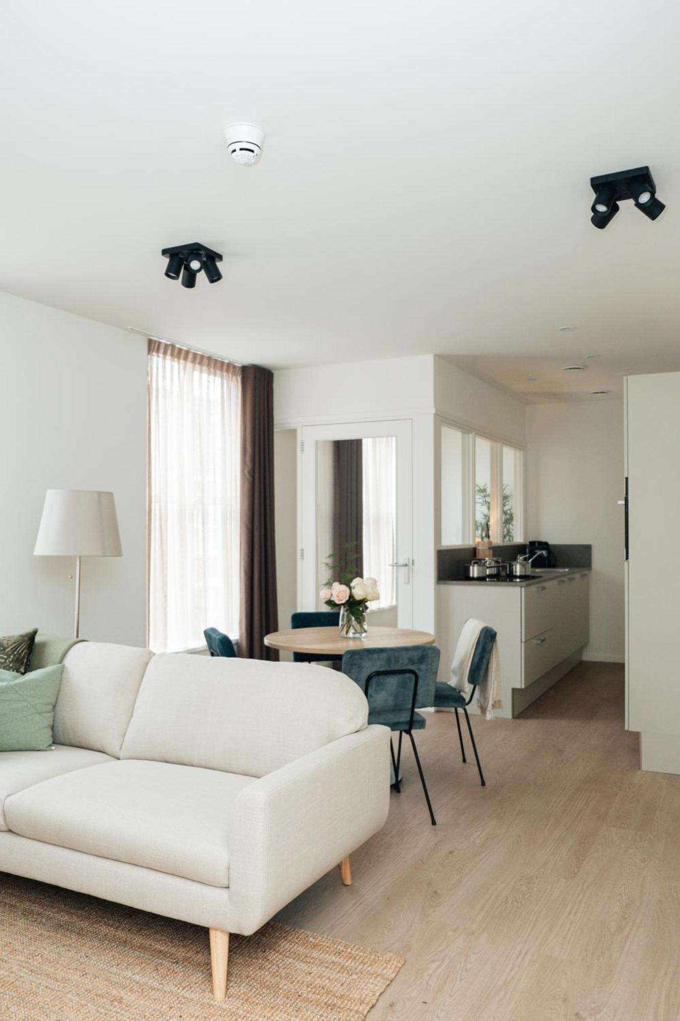 Urban Suites ไอนด์โฮเวน ภายนอก รูปภาพ